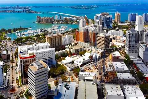 How many people are moving to sarasota florida?