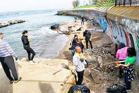 Students clean beach near Army base