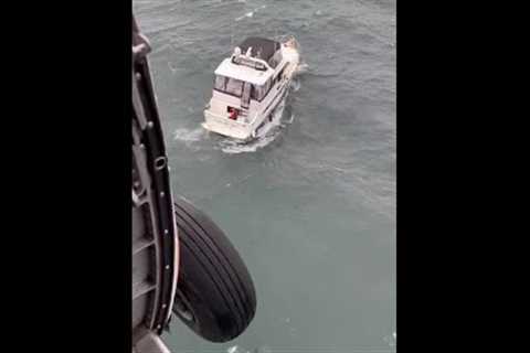 Massive wave wipes out boat during Coast Guard rescue