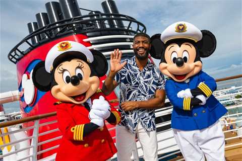 Disney Cruise Line Debuts New Mickey and Minnie Mouse Wardrobe at Disney Lookout Cay