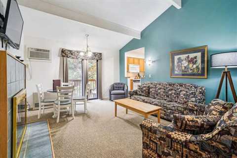 109 Cedarbrook One Bedroom Queen Suite in Killington, VT - Accommodates 4 Guests
