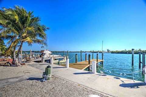 Island Time - Charming 2 Bedroom House in Key Colony Beach, FL for 4 Guests